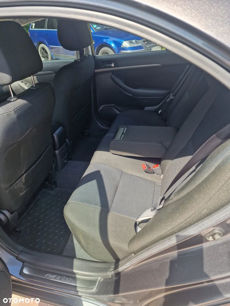 Toyota Avensis 1.8 VVT-i Sol - 9