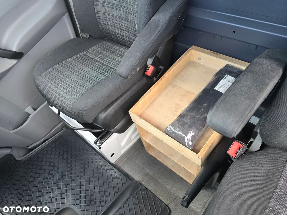 Mercedes-Benz Sprinter - 13