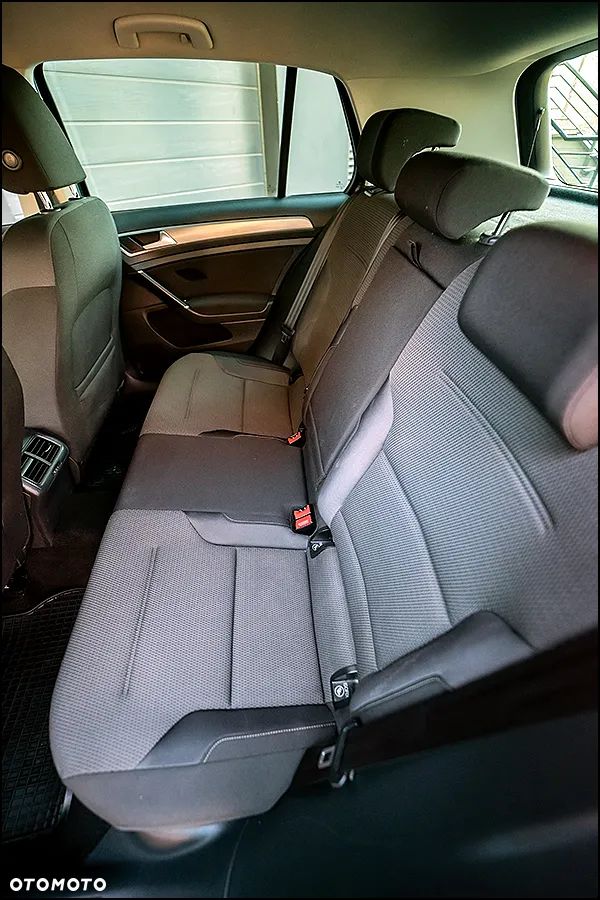 Volkswagen Golf - 8