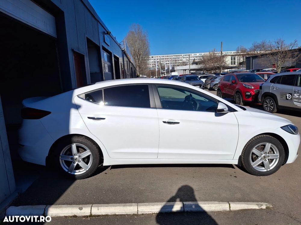 Hyundai Elantra 1.6 MPi Comfort - 4