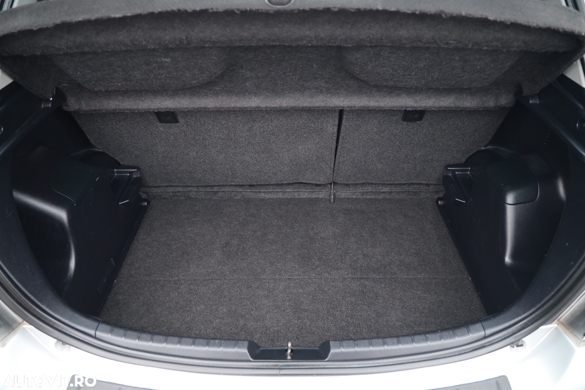 Toyota Yaris - 25