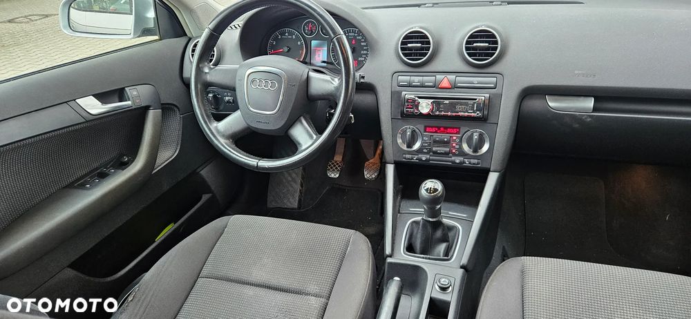 Audi A3 Sportback 1.6 Attraction - 3