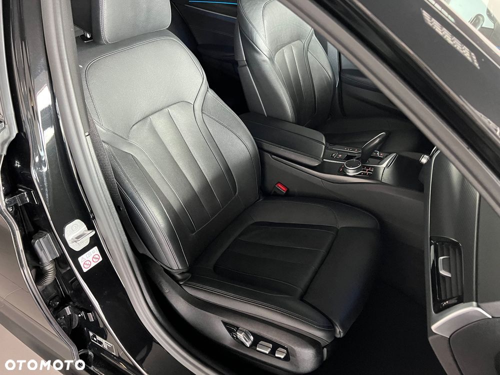 BMW Seria 5 520e M Sport sport - 38