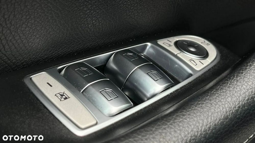 Mercedes-Benz Klasa E 220 d 4-Matic 9G-TRONIC - 40