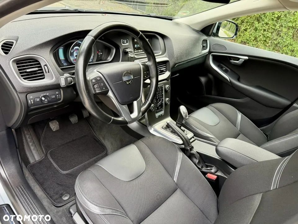 Volvo V40 T3 Momentum - 17