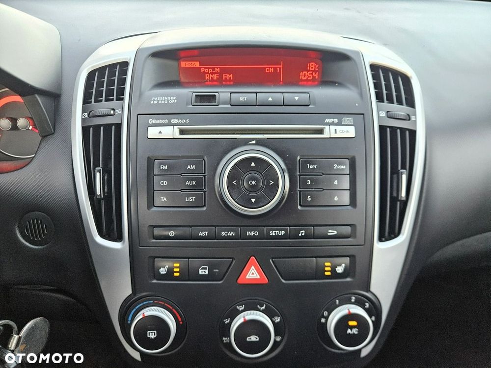 Kia Ceed 1.6 CRDi 90 ISG Spirit - 29