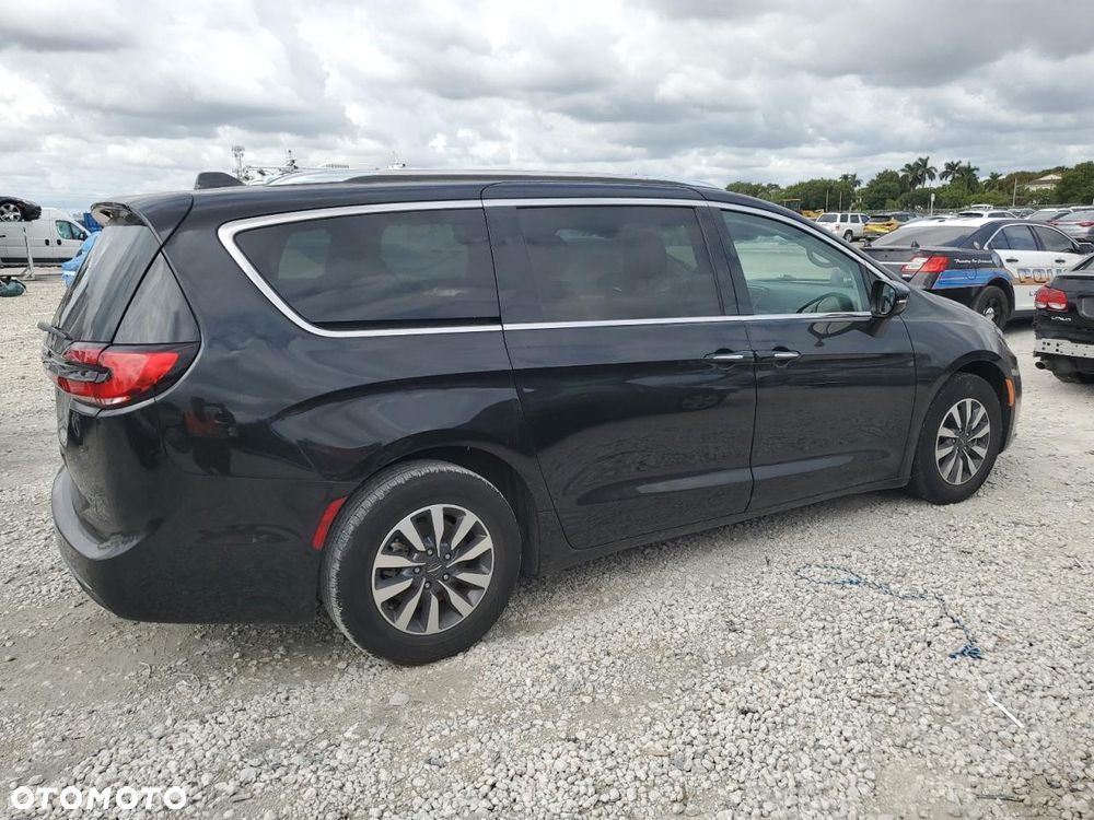 Chrysler Pacifica - 4