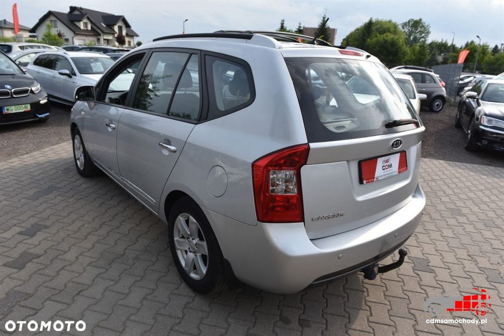 Kia Carens - 8