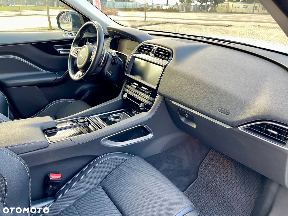 Jaguar F-Pace 2.0 i4D RWD R-Sport - 34