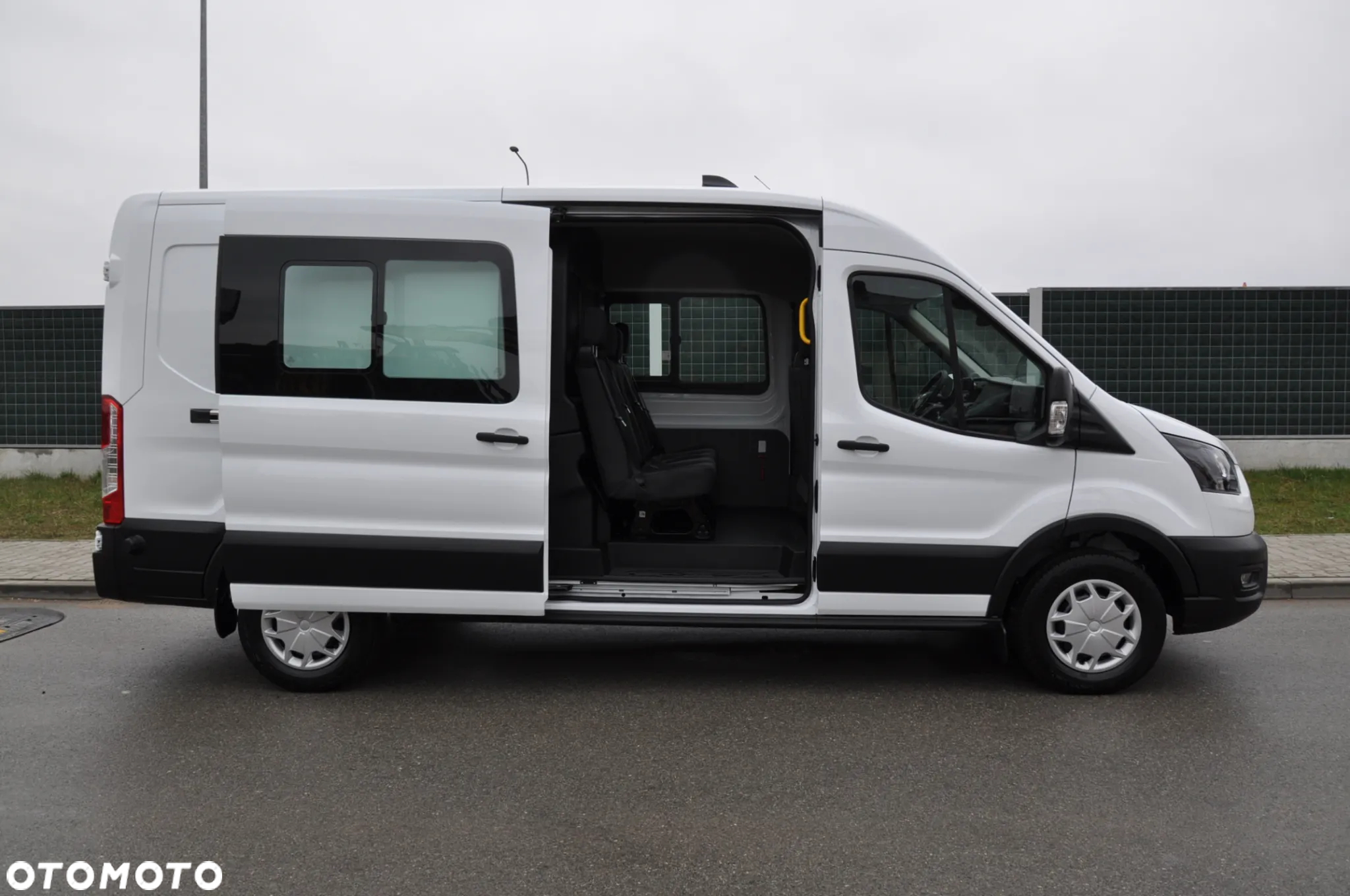 Ford TRANSIT L3H2 DCiV RWD TREND 7os BRYGADOWY FABRYCZNIE NOWY DOSTĘPNY OD RĘKI NA GWARANCJI - 3