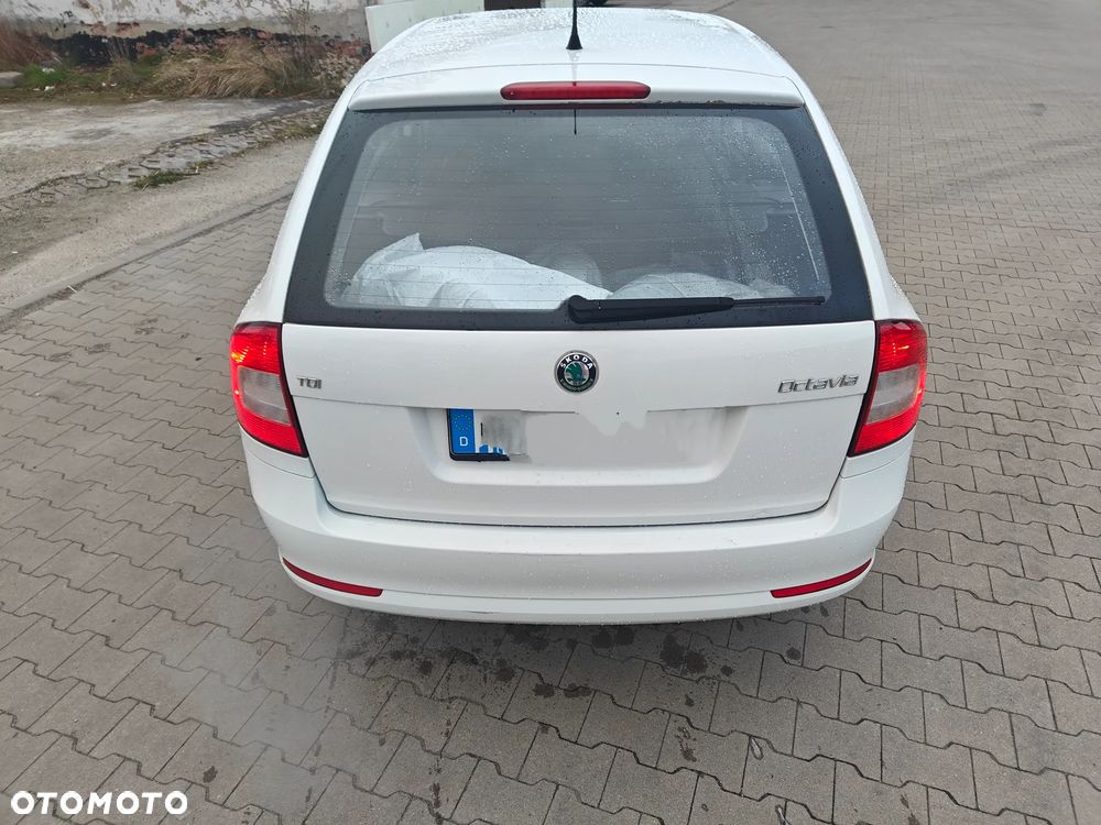 Skoda Octavia 1.6 TDI DPF Ambition - 2