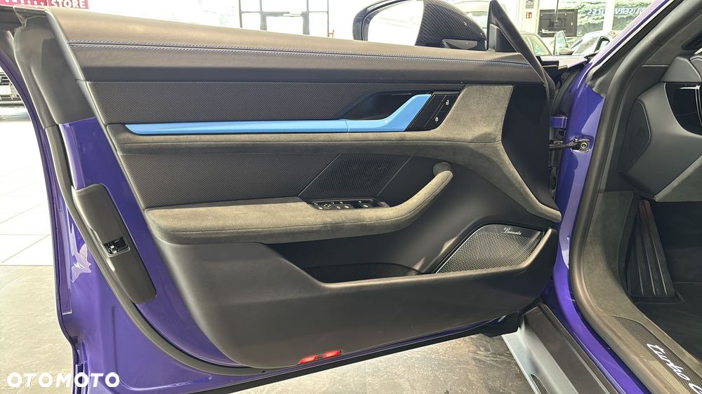 Porsche Taycan 105kWh Turbo S - 11