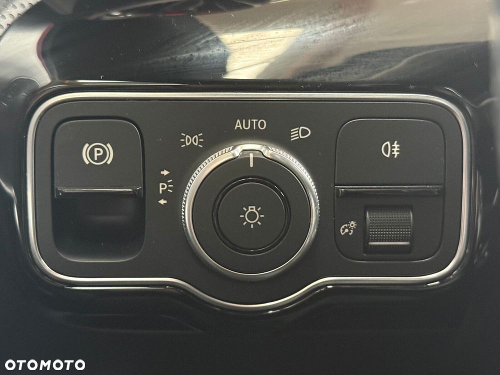 Mercedes-Benz CLA - 27