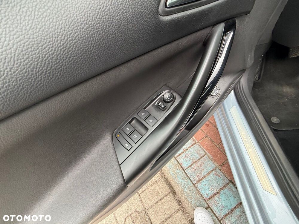 Opel Astra 1.6 T Dynamic S&S - 15