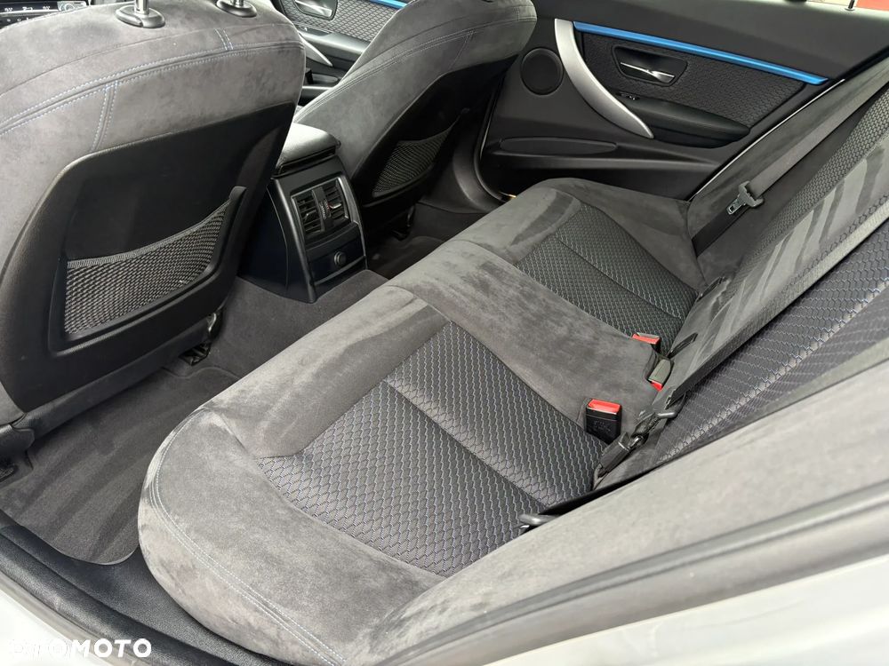 BMW Seria 3 320i GPF xDrive M Sport - 21