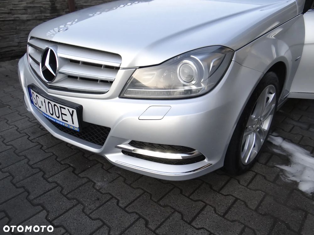 Mercedes-Benz Klasa C 180 CGI BlueEff Avantgarde - 14