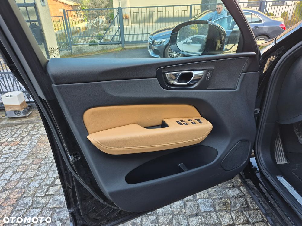 Volvo XC 60 D4 Momentum - 28