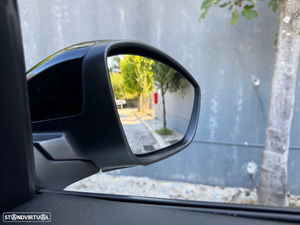 Peugeot e-2008 50 kWh GT - 39