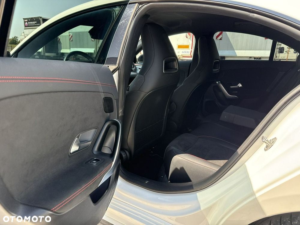 Mercedes-Benz CLA 200 7G-DCT - 15