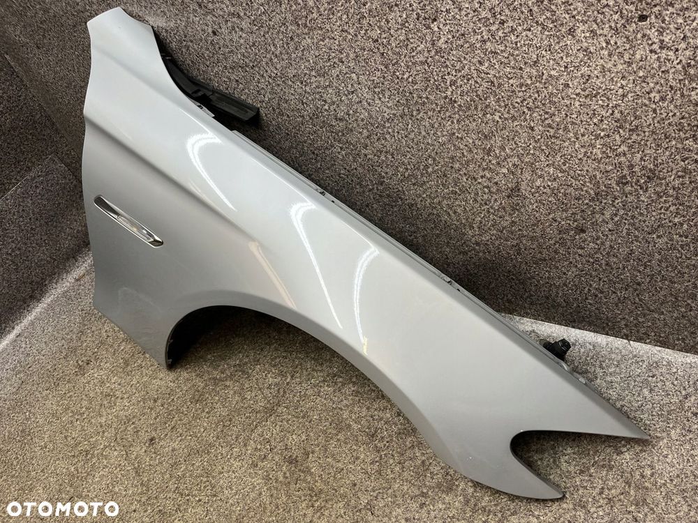 Blotnik prawy przod przedni kierunkowskaz BMW F11 F10 354 srebrny LADNY - 2