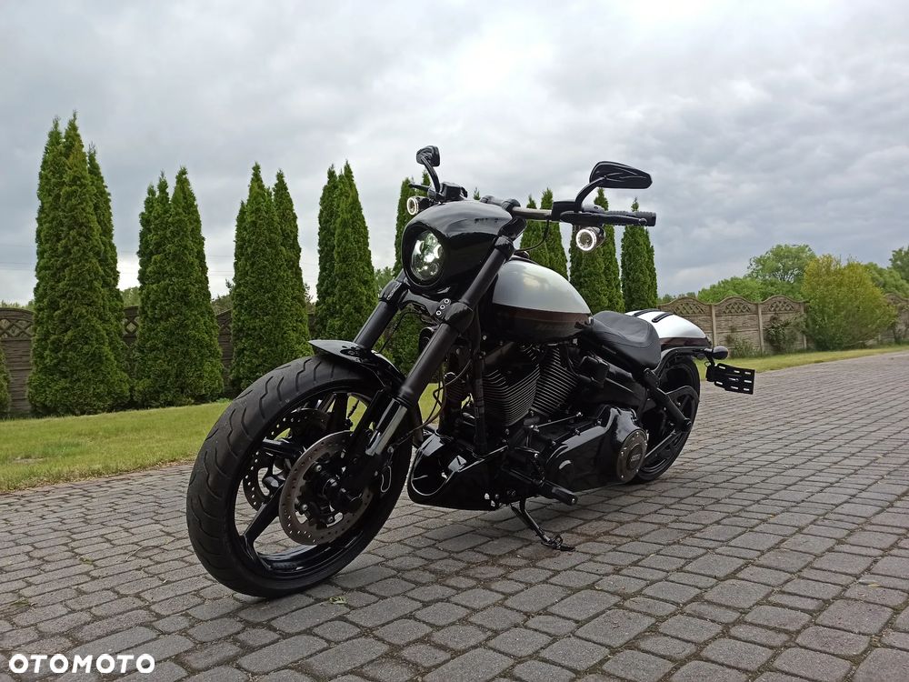 Harley-Davidson Softail Breakout - 2