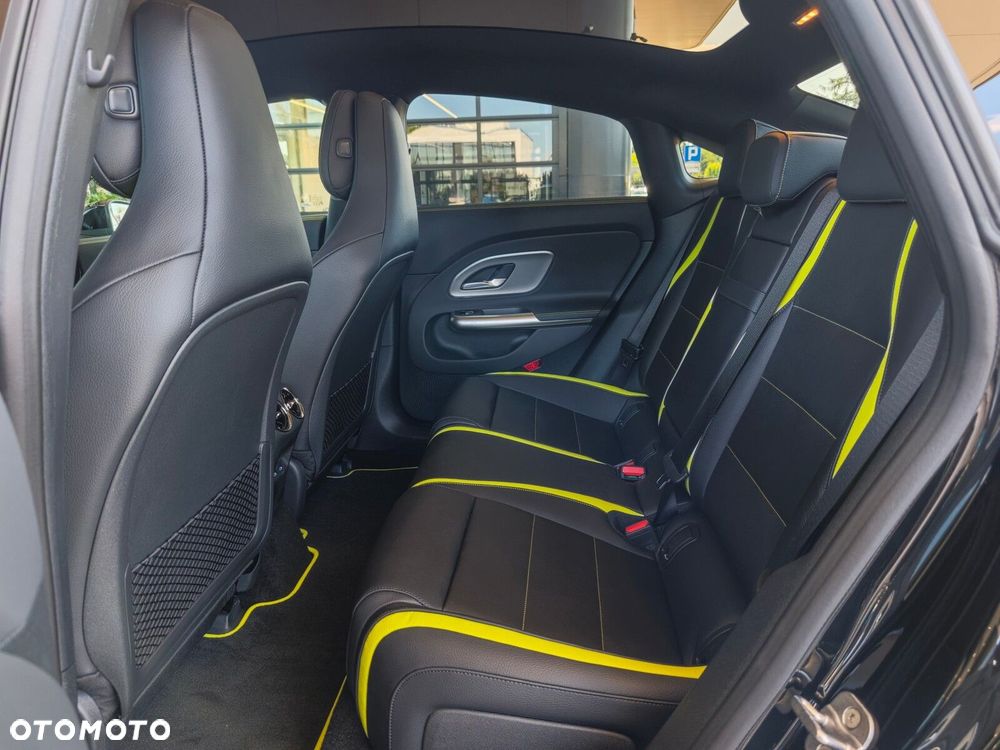 Mercedes-Benz CLA - 12