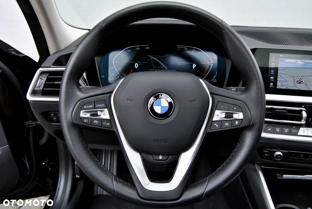 BMW Seria 3 320d xDrive Sport Line - 31