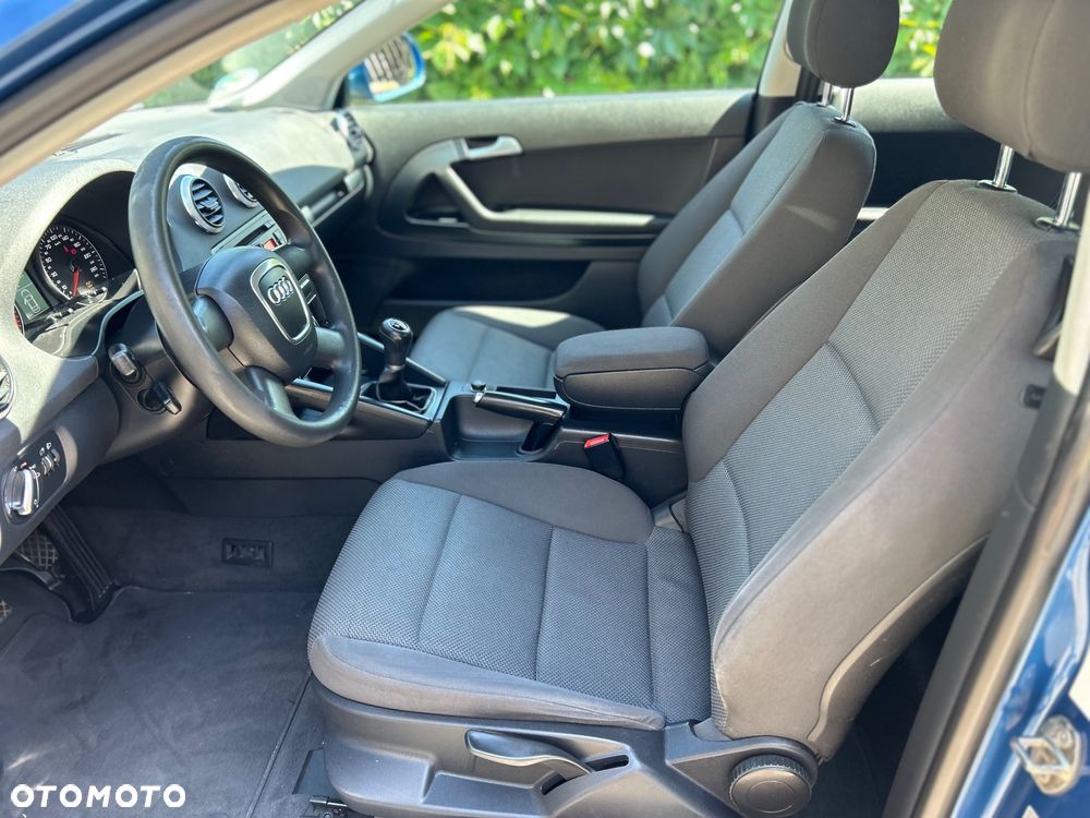 Audi A3 3-drzwiowe 1.6 Attraction - 37