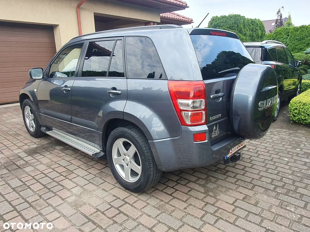 Suzuki Grand Vitara 2.0 Comfort + Family - 4