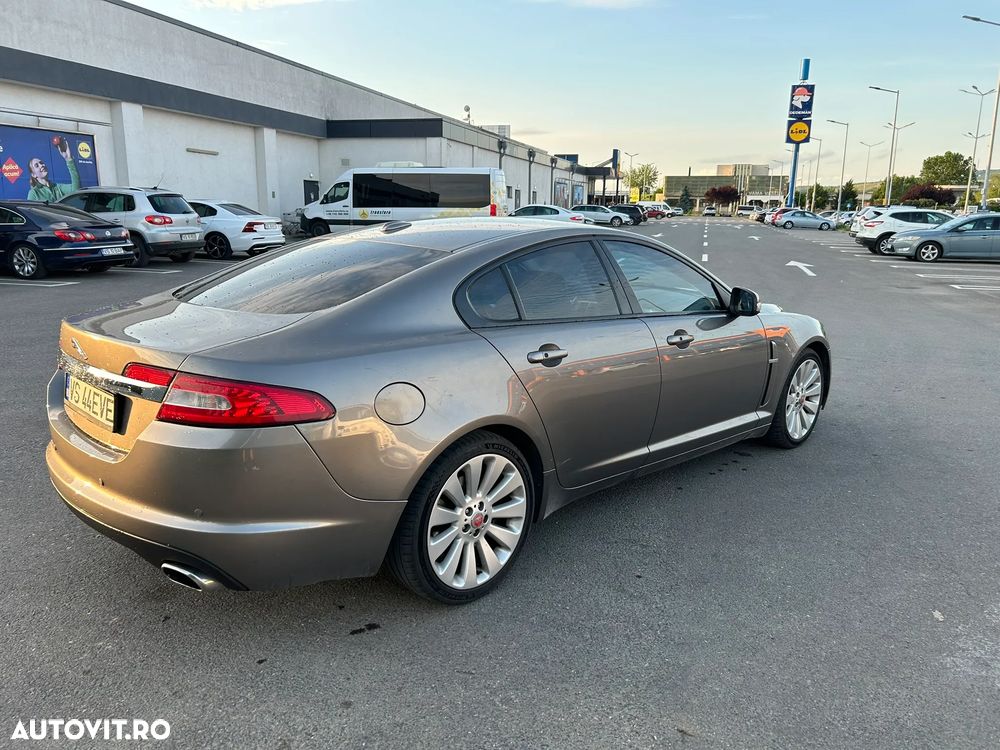 Jaguar XF 2.7D Premium Luxury - 4