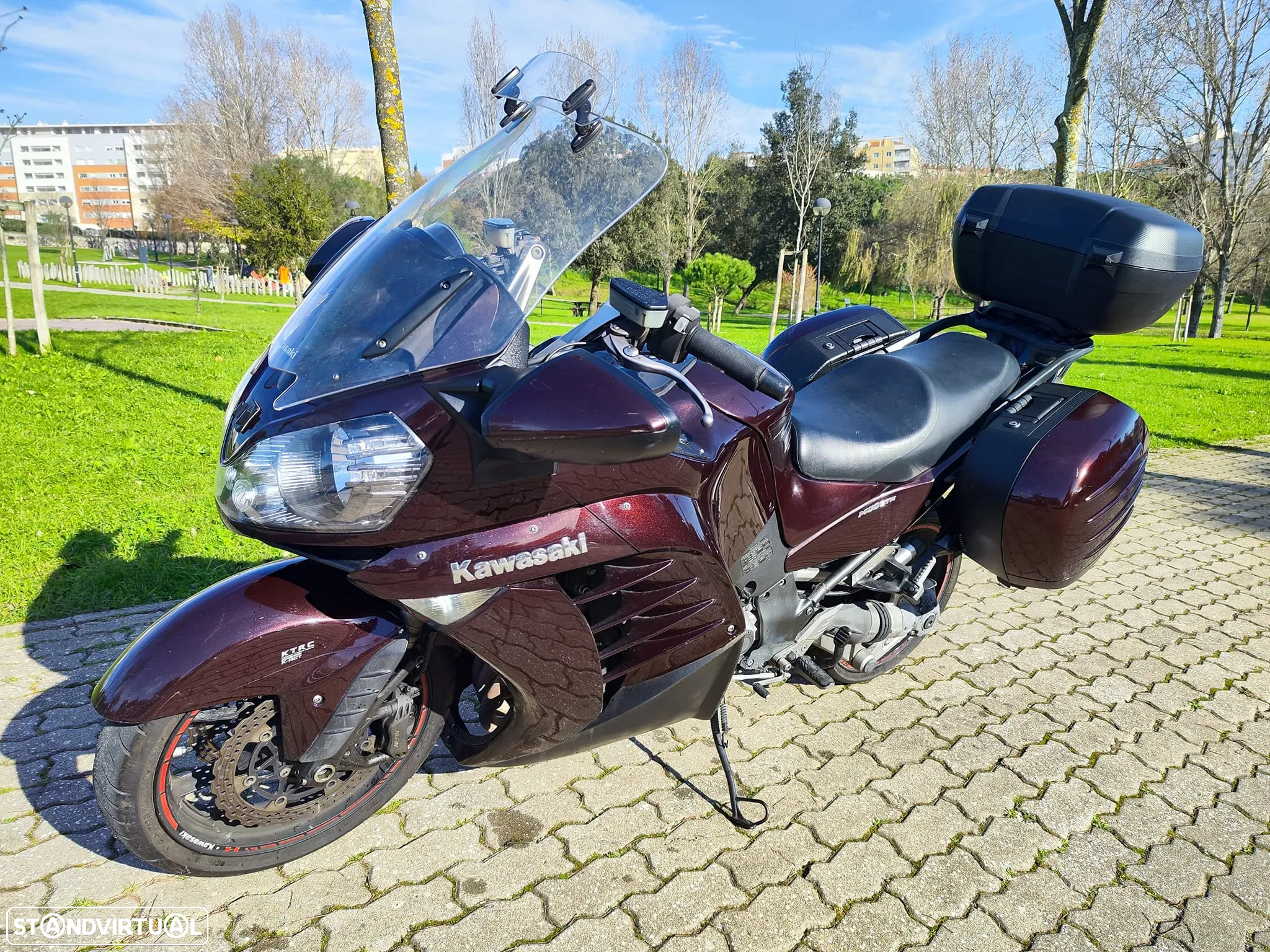 Kawasaki GTR 1400 - 11