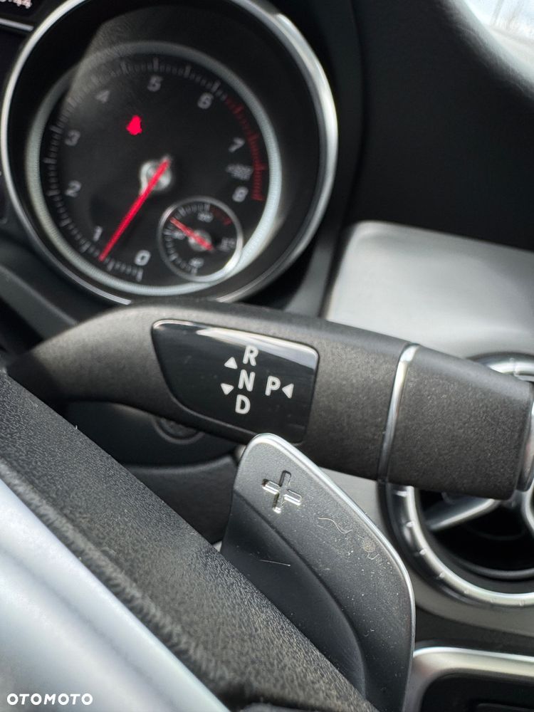 Mercedes-Benz CLA 200 7G-DCT AMG Line - 19