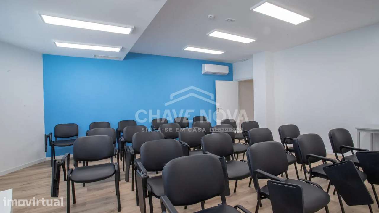 Espaço comercial totatlmente renovado Av. da República junto à Câmara - Grande imagem: 2/34