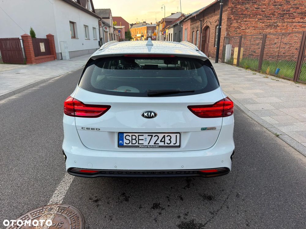 Kia Ceed 1.6 CRDi mHEV M - 10