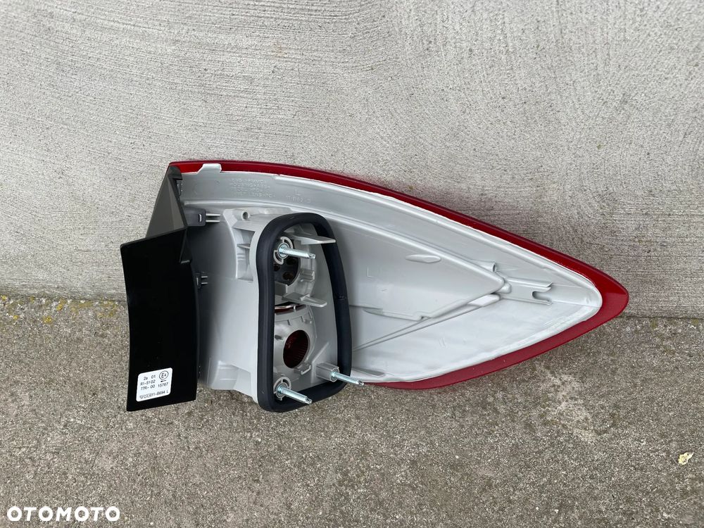 LAMPA TYLNA LEWA FORD MONDEO MK4 TOURIER  2007-2010 - NOWA - 2