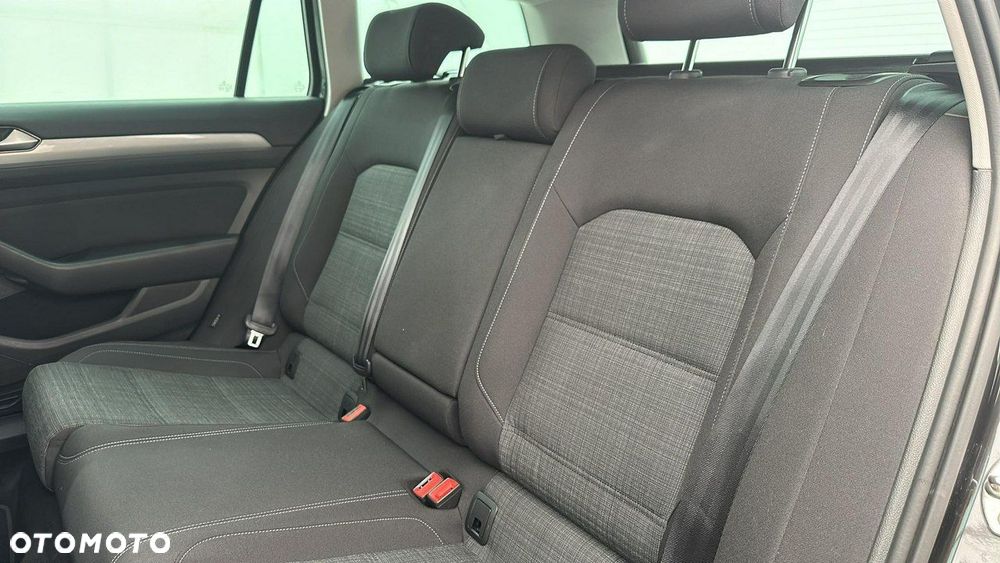 Volkswagen Passat - 13