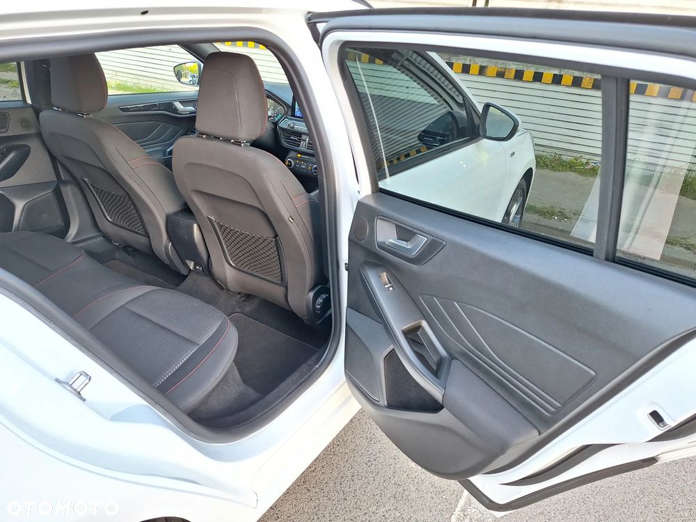 Ford Focus 1.5 EcoBoost ST-Line - 25