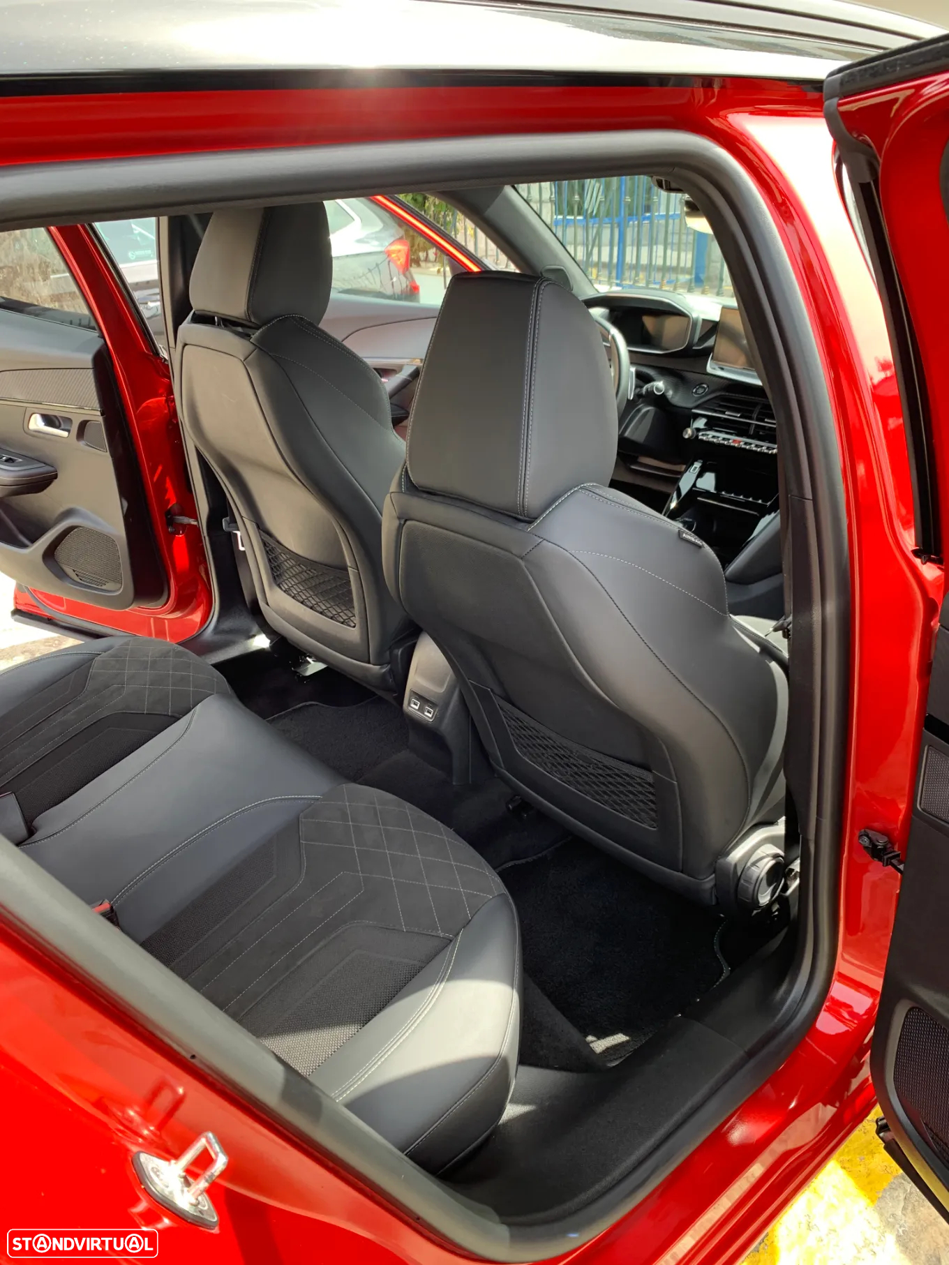 Peugeot 2008 1.2 PureTech GT EAT8 - 8