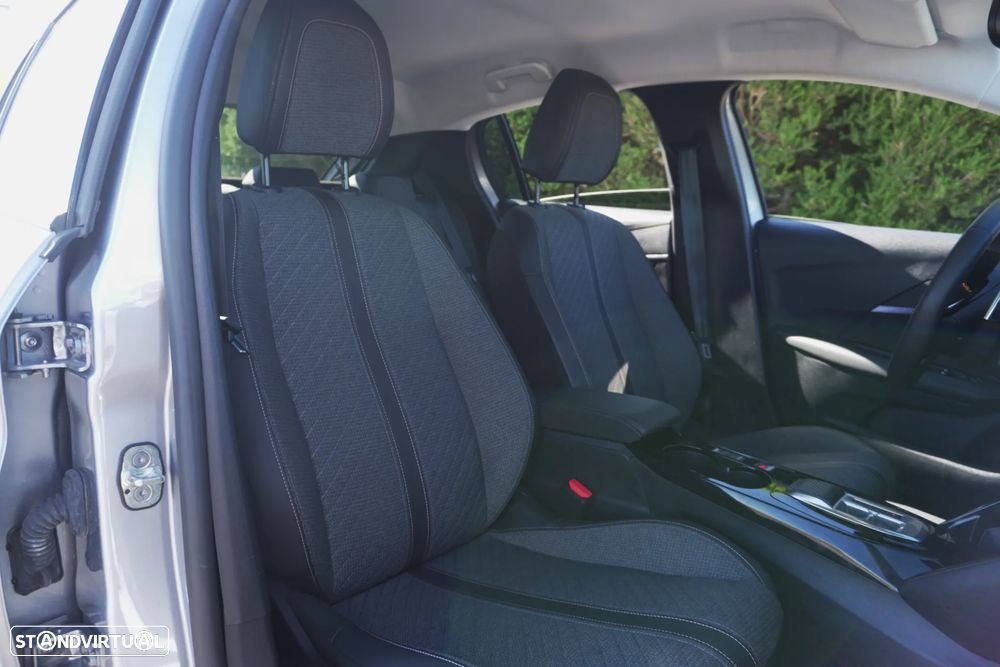 Peugeot 208 1.2 Hybrid Allure e-DCS6 - 18