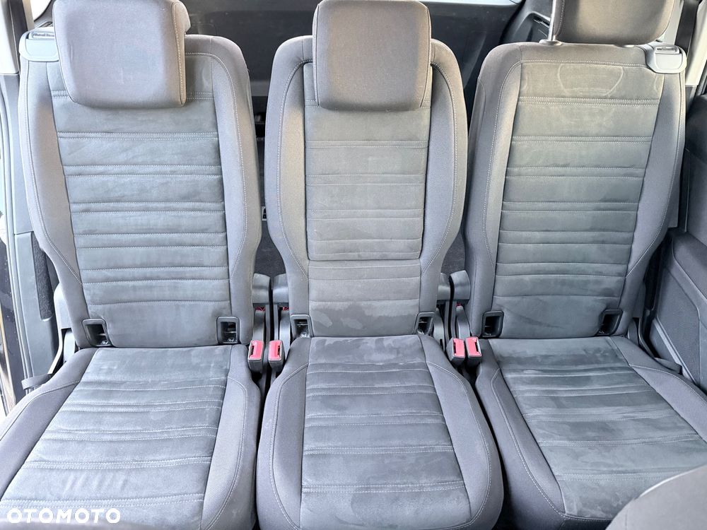 Volkswagen Touran - 25