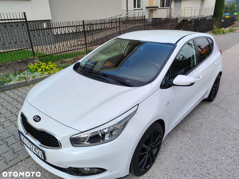 Kia Ceed - 33