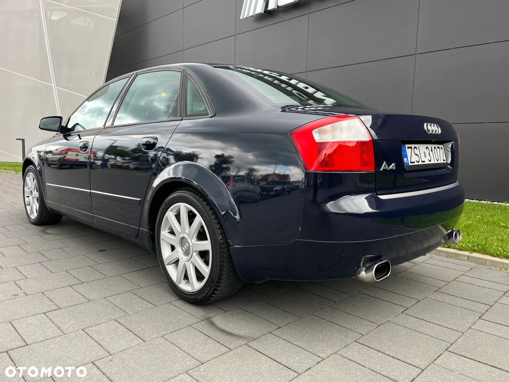 Audi A4 Limousine - 5