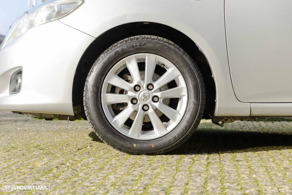 Toyota Corolla 1.4 D-4D Exclusive MM - 3