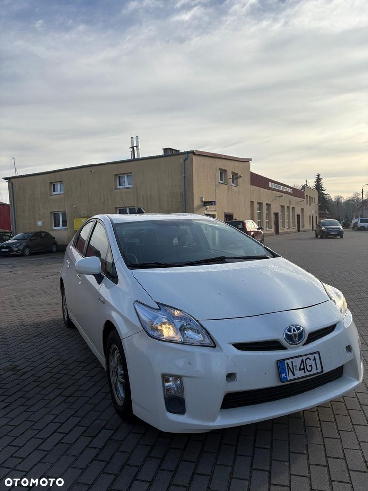 Toyota Prius (Hybrid) - 8