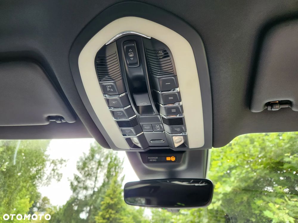 Porsche Macan - 25