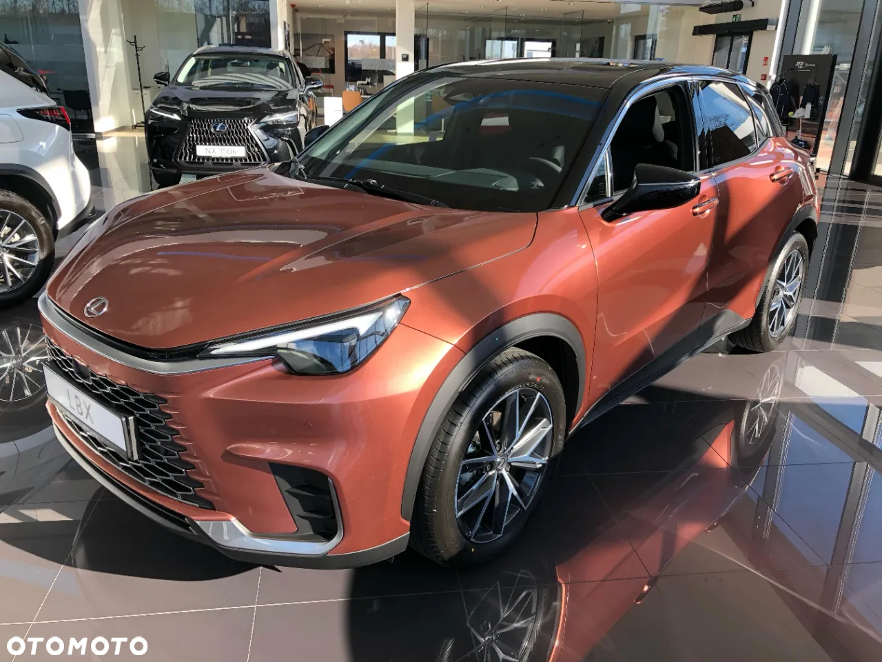 Lexus LBX 1.5 Hybrid Emotion - 2