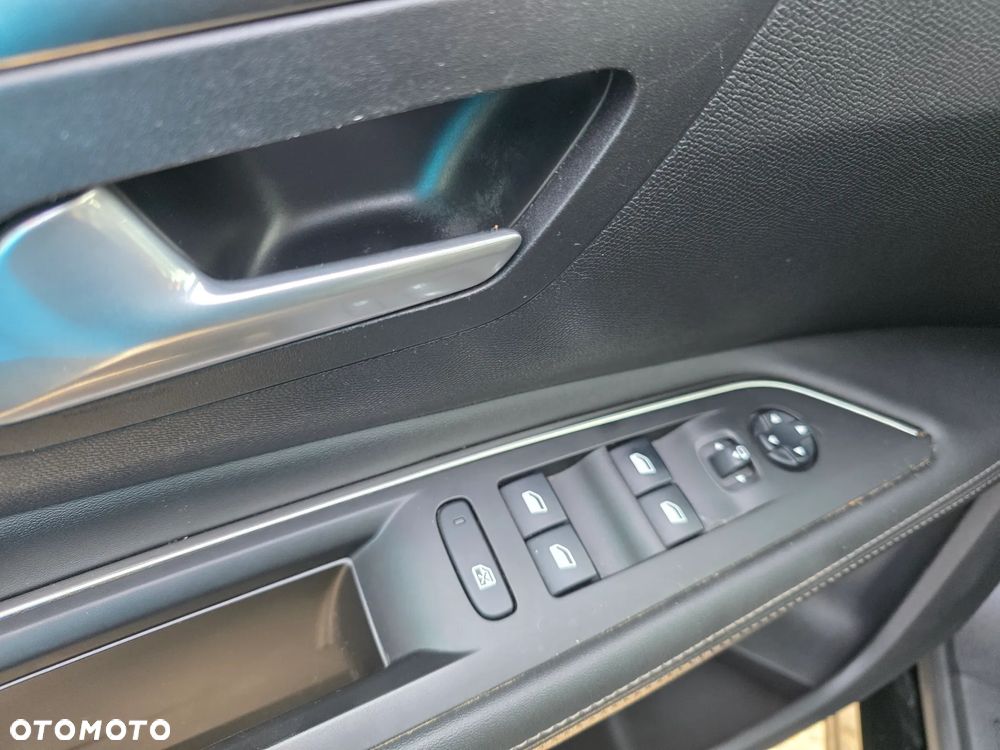 Peugeot 3008 PureTech 130 Stop & Start GPF Allure - 12