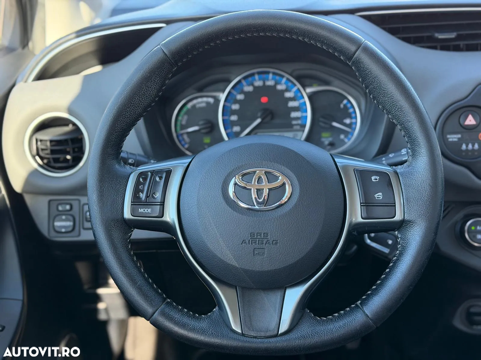 Toyota Yaris 1.5 VVT-i HSD Sol - 12