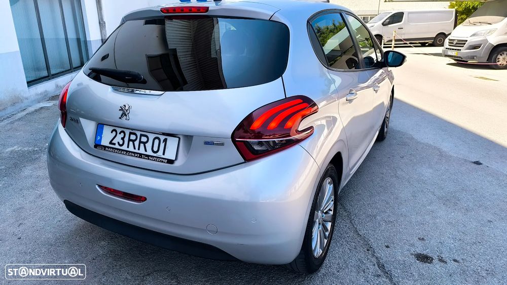 Peugeot 208 1.2 PureTech Style - 22