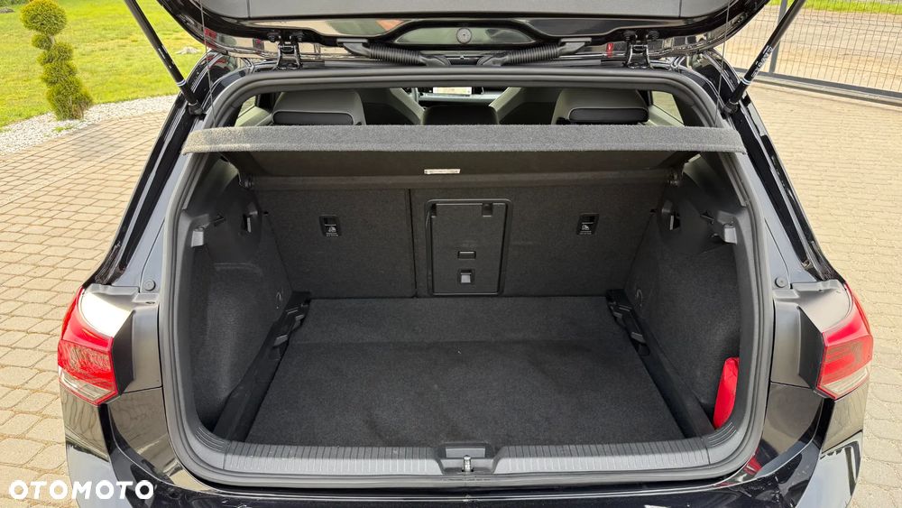 Volkswagen Golf 1.5 TSI OPF R-Line - 21